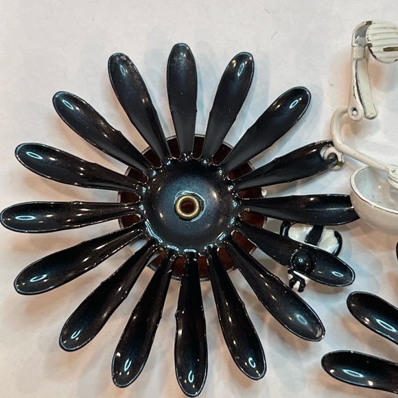 Vintage MCM 1960-70s Large Retro Daisy w Ladybug Clip On Earrings Summer Fun - Picture 10 of 12